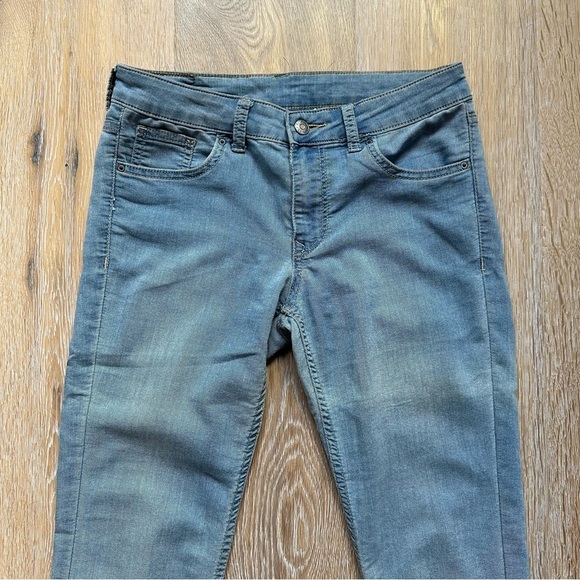 Divided Blue Skinny Jeans by H & M Low Rise Light Wash - Size 6 - Picture 8 of 13